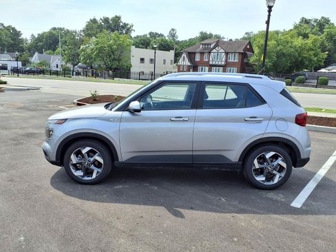 Used 2025 Hyundai Venue SEL FWD image 27