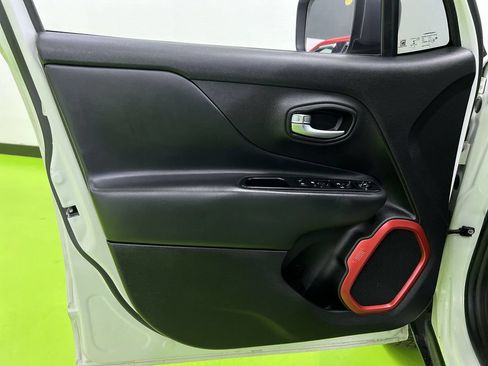 Used 2016 Jeep Renegade Trailhawk AWD/4WD image 16