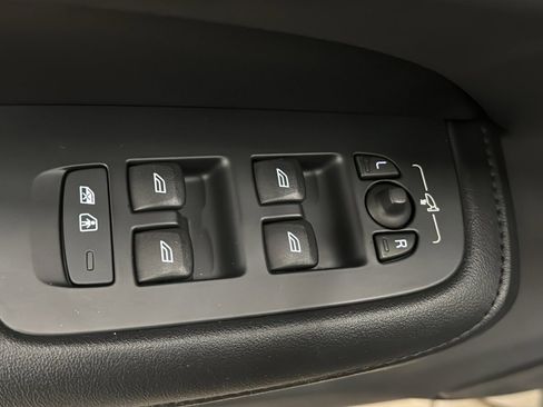 Used 2023 Volvo S60 B5 Plus w/ Climate Package image 22