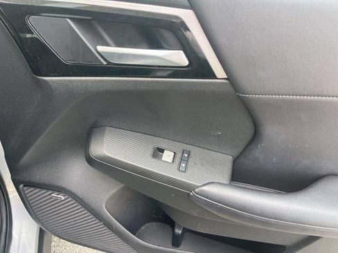 Used 2025 Mitsubishi Outlander SE FWD image 23