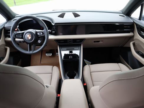 New 2025 Porsche Macan 4S Electric image 21