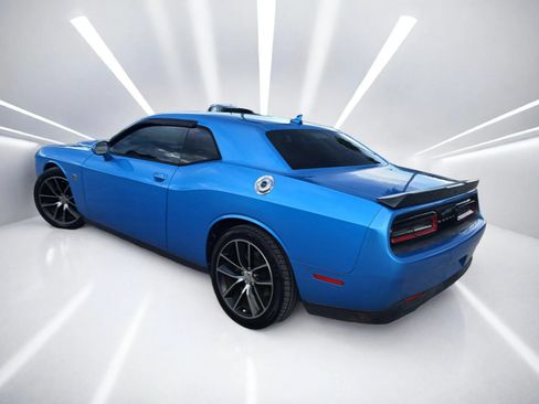 Used 2016 Dodge Challenger R/T Scat Pack w/ Leather Interior Group RWD image 5
