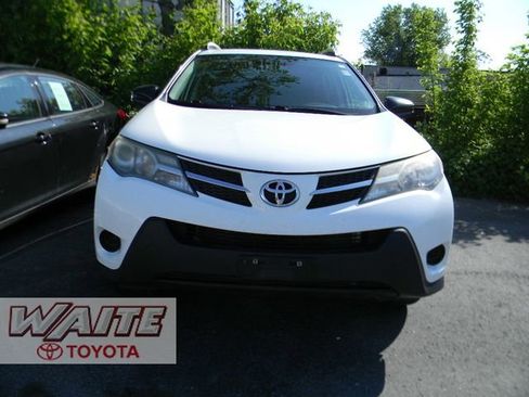 Used 2015 Toyota RAV4 LE AWD/4WD image 2
