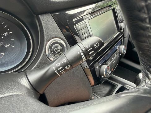 Used 2019 Nissan Rogue SV w/ Sun & Sound Touring Package AWD/4WD image 35