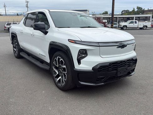 Used 2025 Chevrolet Silverado EV RST AWD/4WD image 1