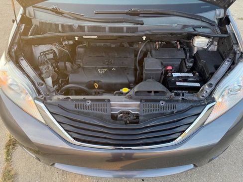 Used 2011 Toyota Sienna LE image 22