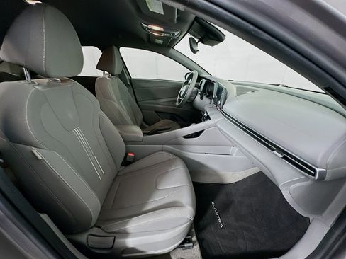 Used 2022 Hyundai Elantra SEL FWD image 29