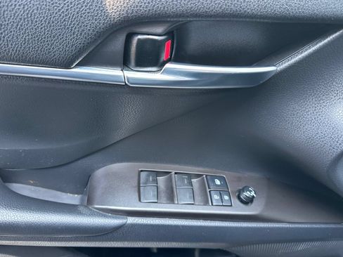 Used 2021 Toyota Camry SE FWD image 14