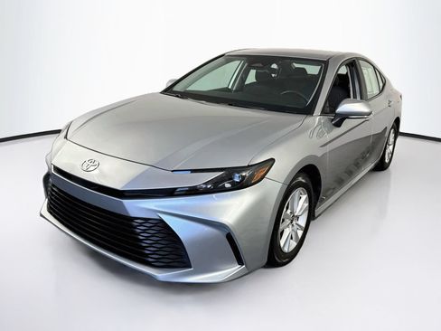 Used 2025 Toyota Camry LE FWD image 3