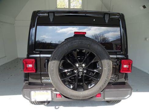 Certified 2025 Jeep Wrangler Unlimited Sahara AWD/4WD image 19