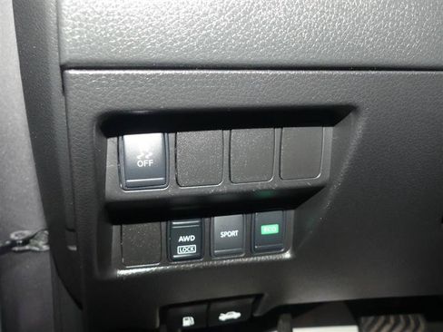 Used 2017 Nissan Rogue S AWD/4WD image 27