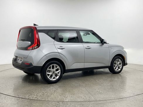 Used 2025 Kia Soul LX w/ LX Technology Package FWD image 9