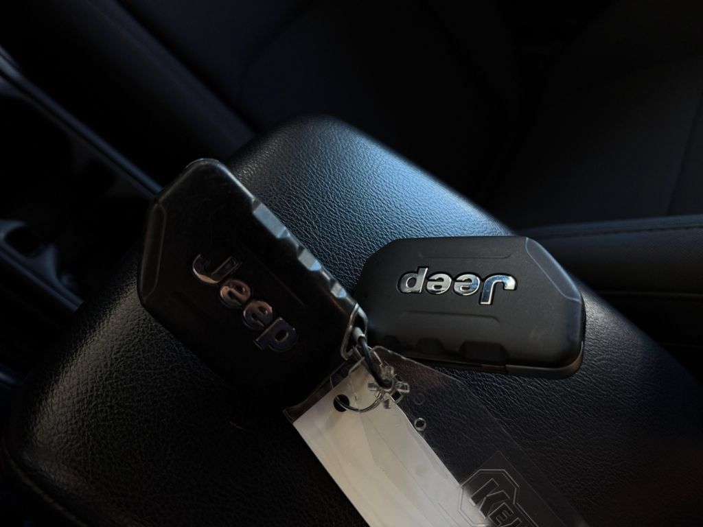 Used 2022 Jeep Gladiator Sport AWD/4WD image 33