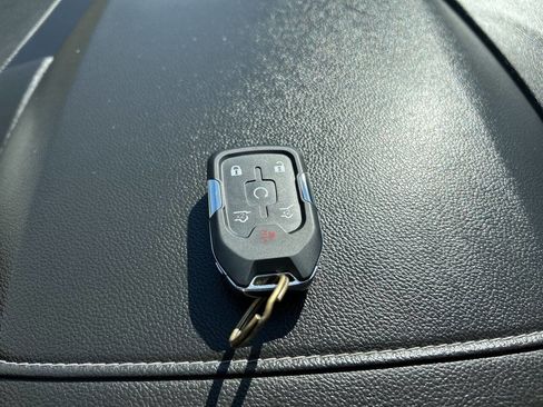 Used 2019 GMC Yukon XL SLT w/ Graphite Performance Edition image 28