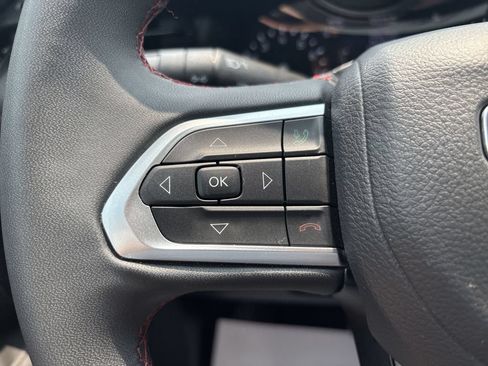Used 2025 Jeep Compass Trailhawk AWD/4WD image 21