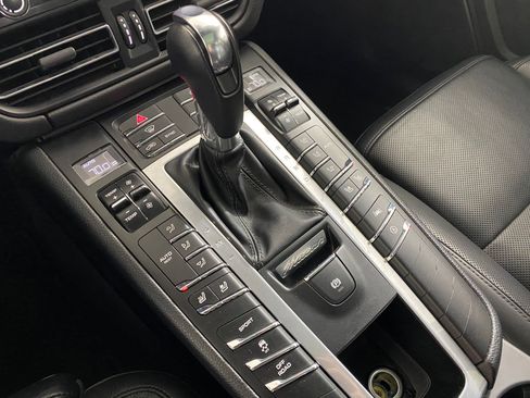 Used 2020 Porsche Macan image 16