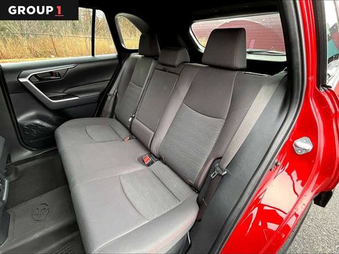 Used 2021 Toyota RAV4 SE image 20