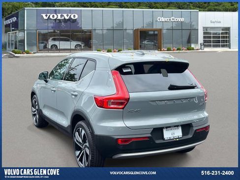 Certified 2025 Volvo XC40 B5 Plus w/ Protection Package Premier image 5