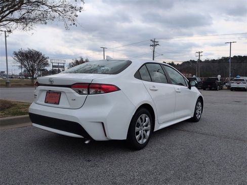 Used 2022 Toyota Corolla LE image 8
