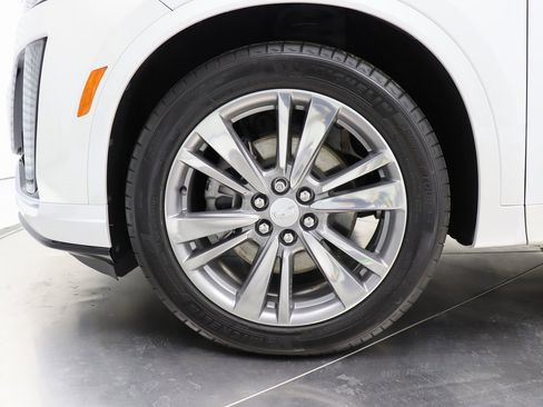 Used 2022 Cadillac XT6 Premium Luxury image 44