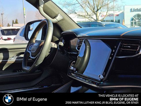 Used 2024 Jeep Grand Wagoneer Series III w/ Rear Seat Video Group 1 image 12