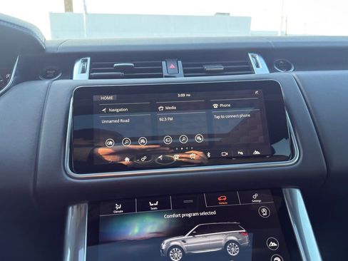 Used 2021 Land Rover Range Rover Sport HST image 18