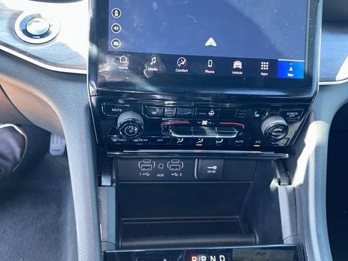 Used 2025 Jeep Grand Cherokee Limited w/ Black Appearance Package RWD image 10