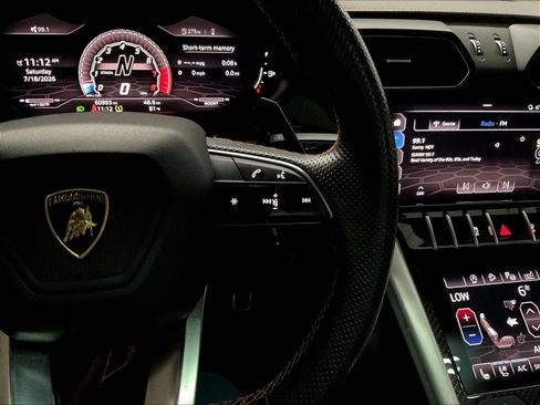 Used 2021 Lamborghini Urus AWD/4WD image 21