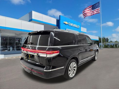 Used 2023 Lincoln Navigator L Reserve AWD/4WD image 6
