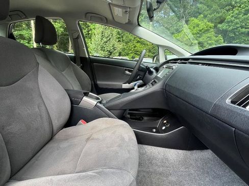 Used 2015 Toyota Prius Two FWD image 34