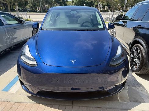 Used 2024 Tesla Model Y Long Range AWD/4WD image 2