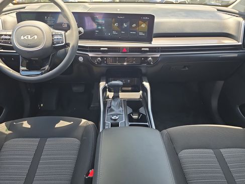 Certified 2025 Kia Sorento LX FWD image 14