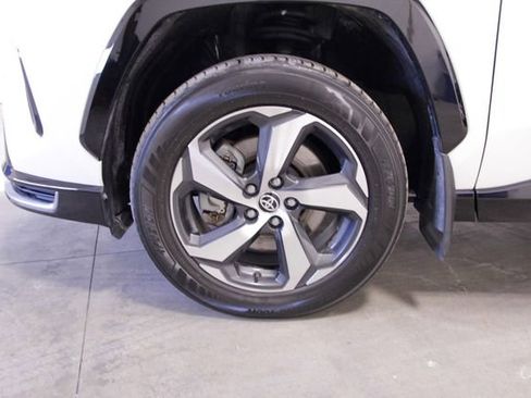 Used 2023 Toyota RAV4 SE w/ Weather & Moonroof Package image 10