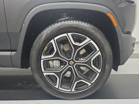 Used 2024 Rivian R1S Adventure AWD/4WD image 11