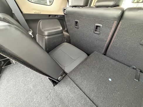 Used 2019 Mitsubishi Outlander AWD image 13