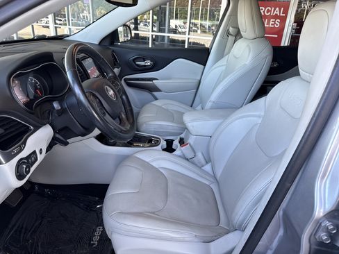 Used 2019 Jeep Cherokee Limited AWD/4WD image 15