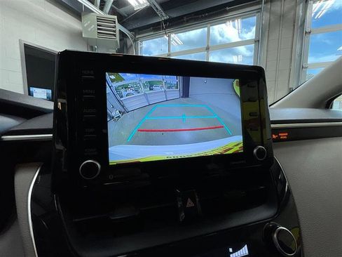 Used 2022 Toyota Corolla LE FWD image 19