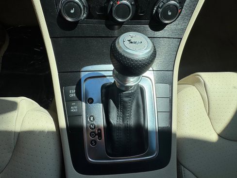 Used 2010 Volkswagen Passat Komfort FWD image 18