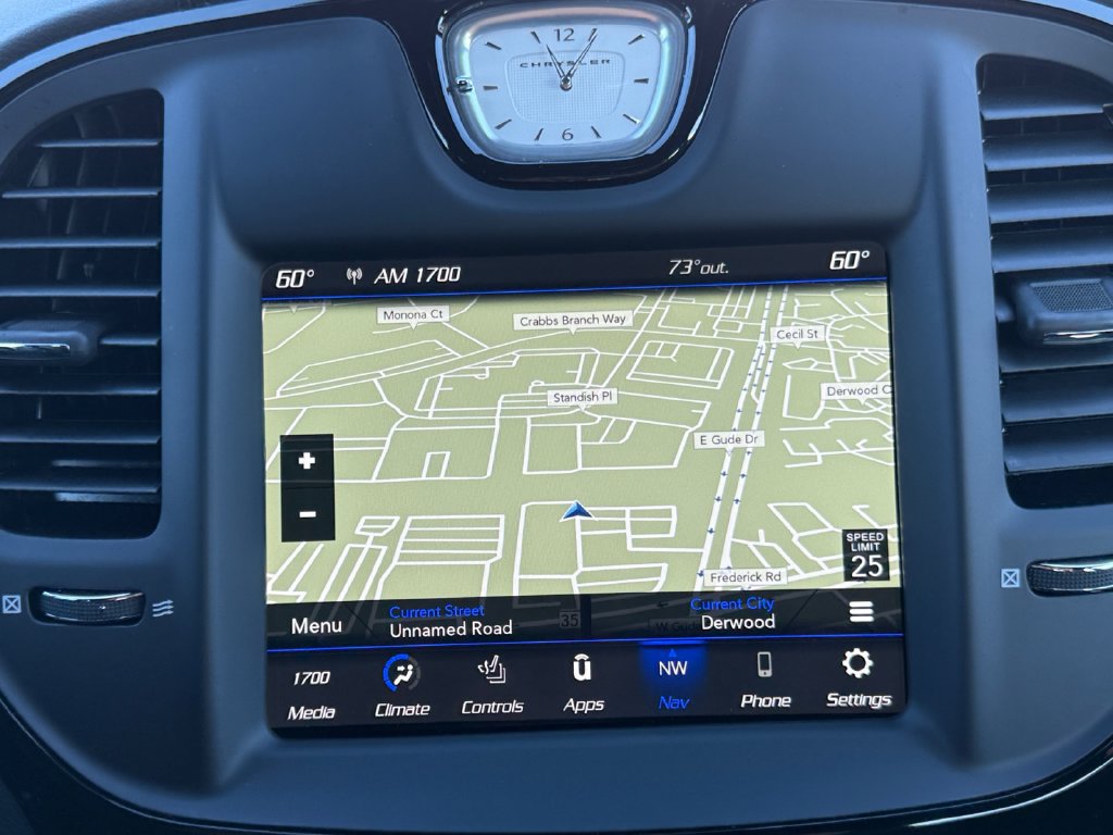 Used 2023 Chrysler 300 C RWD image 16