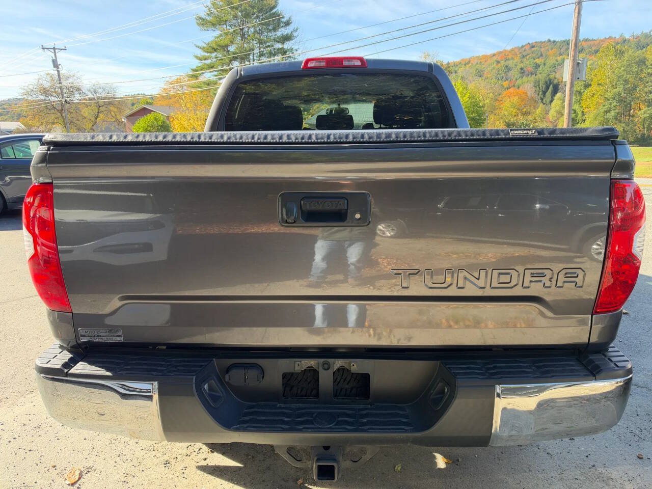 Used 2016 Toyota Tundra SR5 w/ TRD Off Road Package AWD/4WD image 4