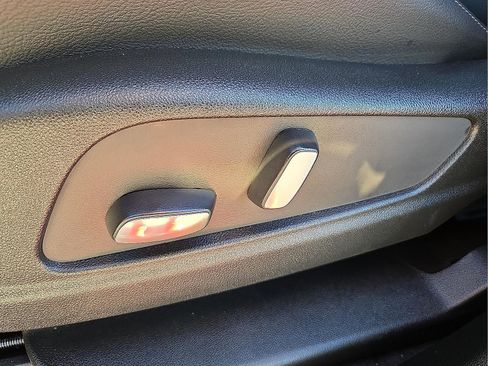 Used 2024 Cadillac XT6 Luxury image 16