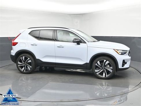 Used 2024 Volvo XC40 B5 Ultimate w/ Protection Package Premier image 1