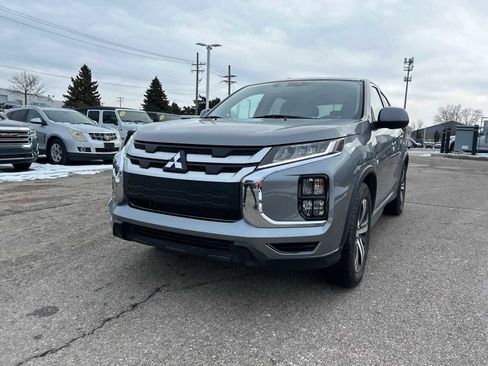 Used 2023 Mitsubishi Outlander Sport ES image 3