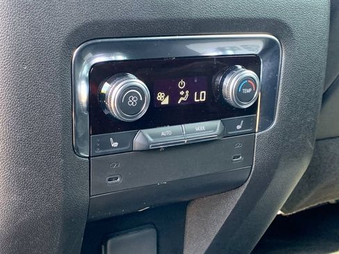 Used 2025 GMC Yukon XL AT4 AWD/4WD image 15