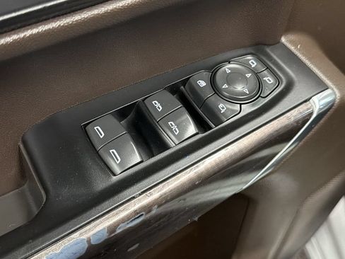 Used 2022 Chevrolet Silverado 1500 LTZ w/ Z71 Off-Road Package AWD/4WD image 14