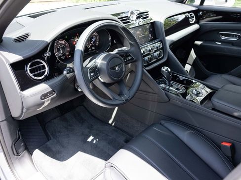 Certified 2024 Bentley Bentayga Extended Wheelbase image 17