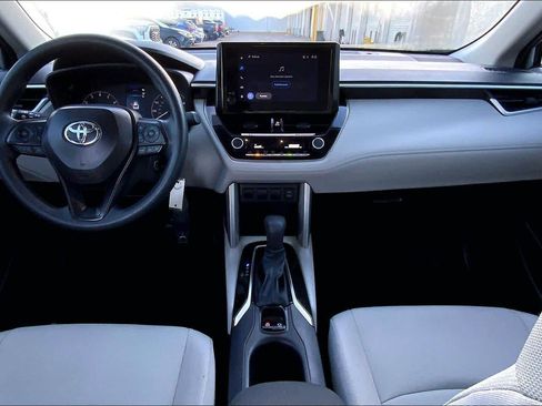Used 2025 Toyota Corolla Cross L image 15