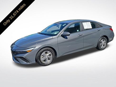 Certified 2024 Hyundai Elantra SE FWD image 2