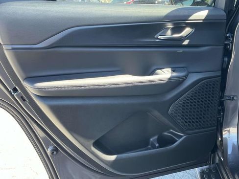 New 2025 Jeep Grand Cherokee L Laredo image 15