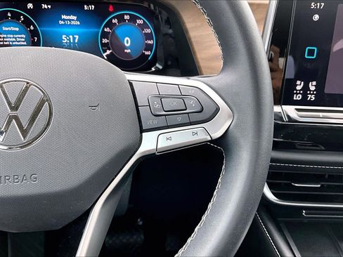 Used 2024 Volkswagen Atlas SE image 25